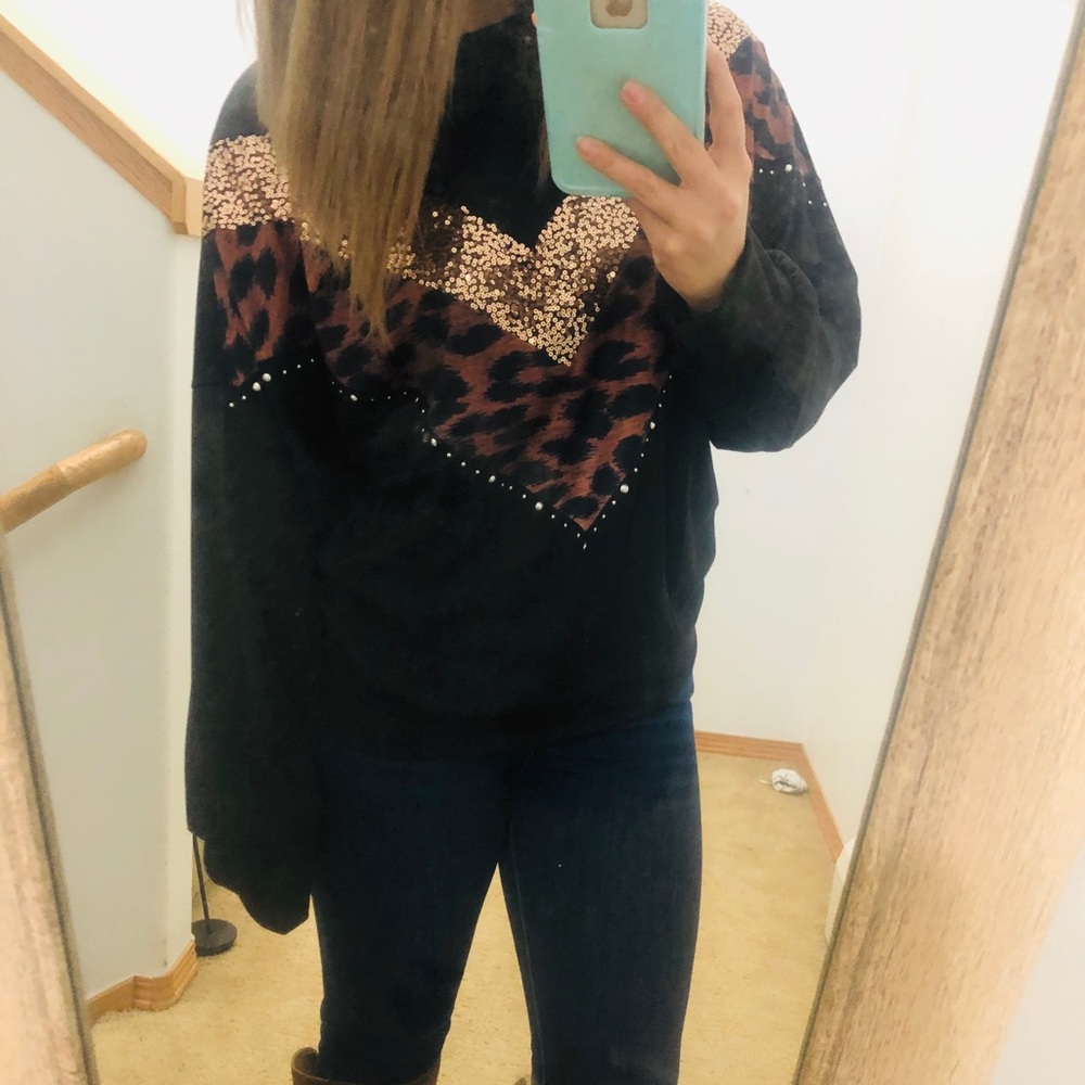 Small leopard rose gold top